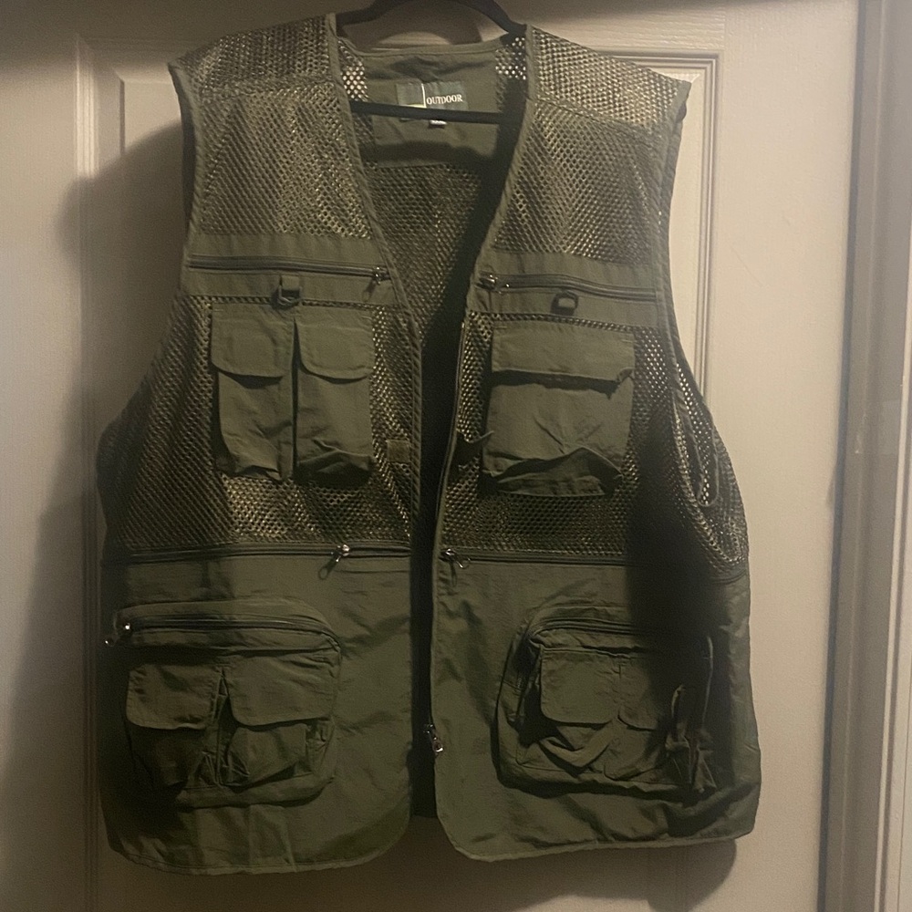 Men's Outdoor Utility Vest in Olive Green
